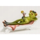 Figurka 19x10x7,5 cm - Żaba na leżaku Z drinkiem
