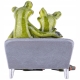Ozdobna Figurka Żaba 12 x 10,5 x 12 cm - Dwie Żaby z KOTEM Na kanapie